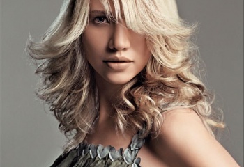 Как осветлить крашеные темные волосы