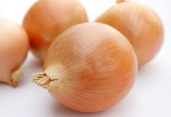 Как покрасить волосы луковой шелухой