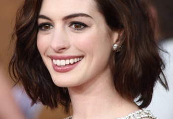 Как сделать красивую прическу для коротких волос