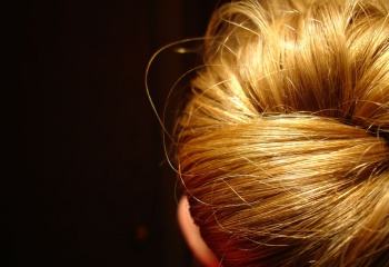 Как сделать модный пучок из волос