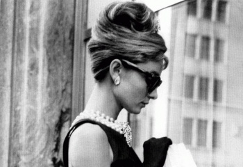 Как сделать прическу, как у Одри Хепберн в «Завтраке у Тиффани»