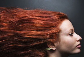 Как убрать красный оттенок на волосах