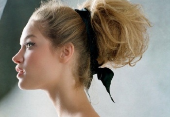 Небрежный пучок: стильно за 3 минуты