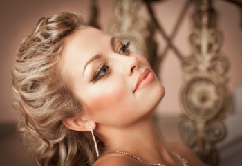 Прически на выпускной вечер 