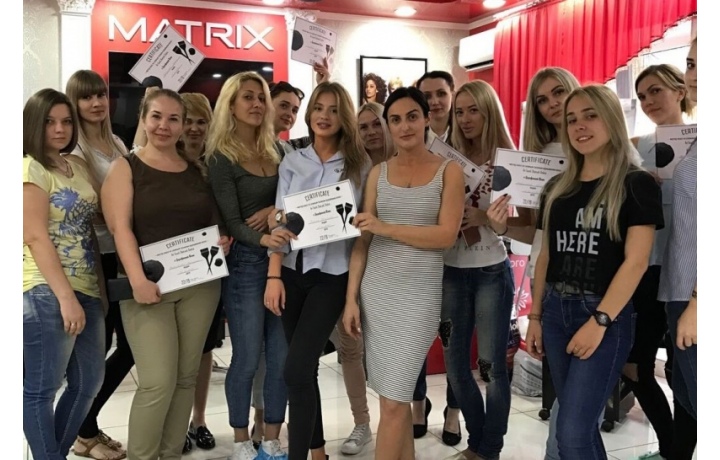 Колорист Юлия Дорофеева рассказывает о главном тренде окрашивания в 2023 году