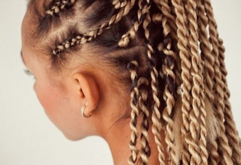 Прически с косичками